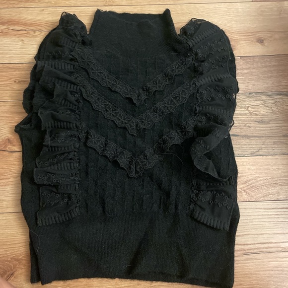 Zara ruffled knit blouse Used once - Picture 1 of 3